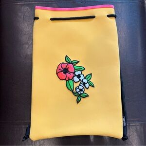 NWOT Triangl
Neoprene Swim Pool Bag  Backpack - Yellow floral with Pink interior